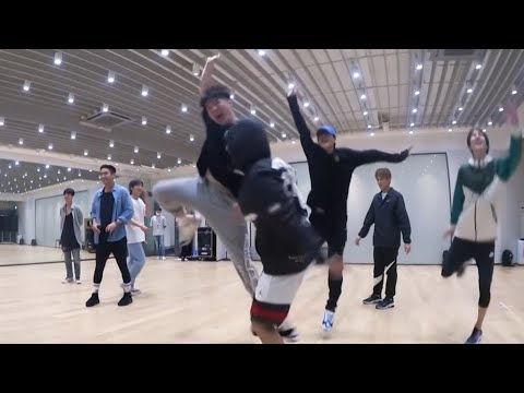 super junior dance practice room = SUPER CHAOTIC