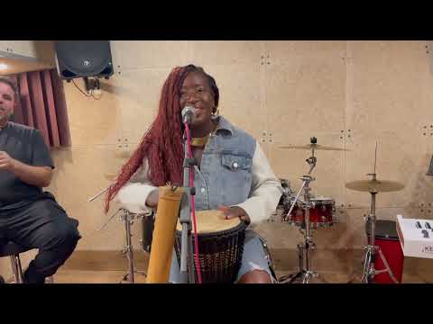 Betty Akna - Can you feel my heart (live acústico)