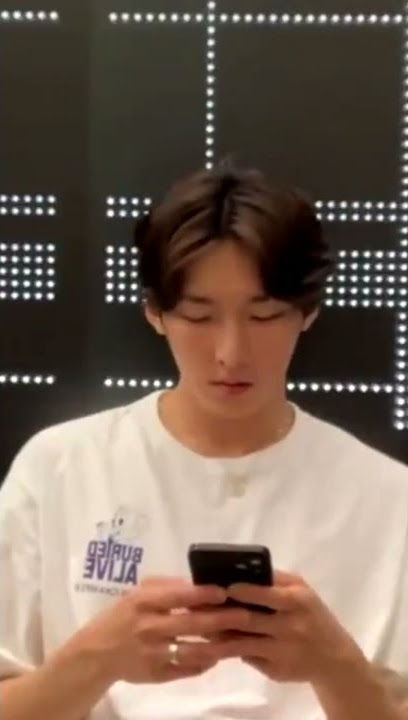 SF9 zuho listening to illa illa by B.I