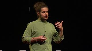 El poder inspirador del choque cultural. | Fran Guijarro | TEDxMalagueta