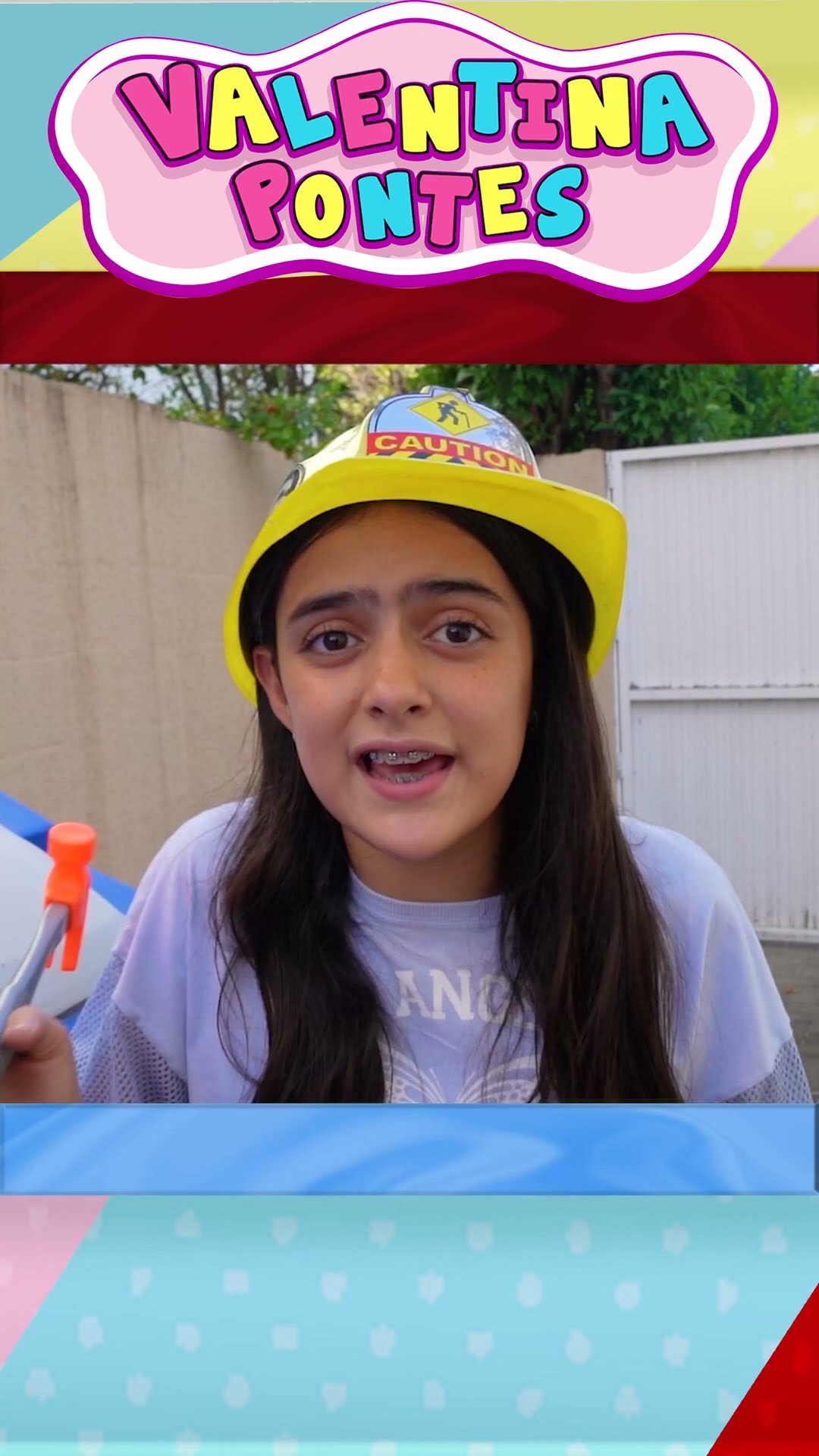 Valentina and her friend pretend play Play neighbors with toy houses