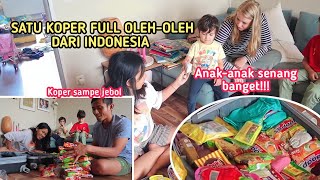 DIBAWAIN BANYAK OLEH-OLEH DARI INDONESIA SAMPAI KOPERNYA JEBOL