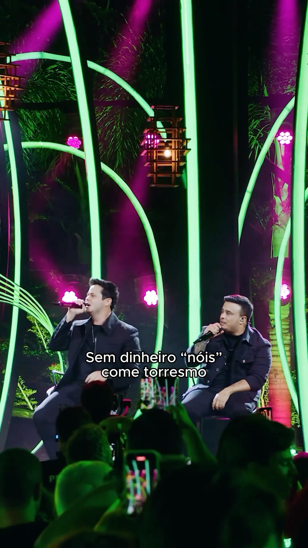 Chegou o momento! ? O clipe de 'Me Ama Mesmo' já está no ar!
