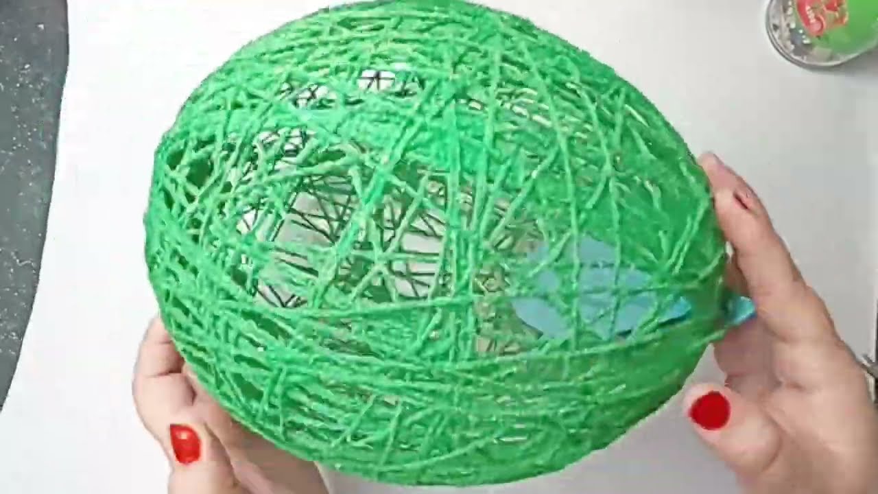 Lampada fai da te con un palloncino e spago.