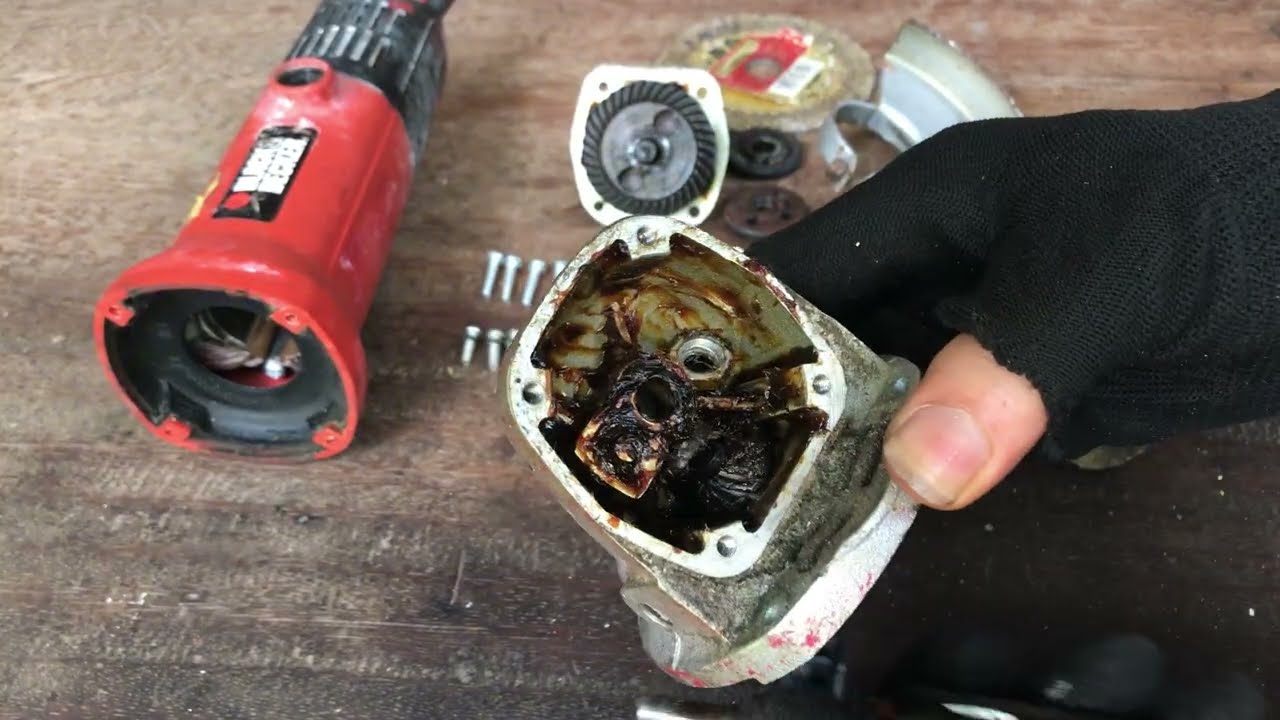 Cleaning and maintenance of the Black&Decker KG100 angle grinder