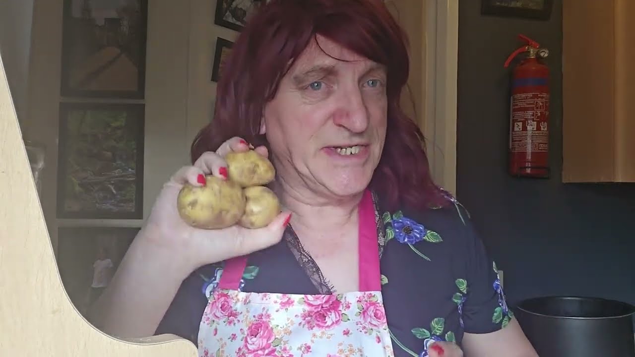 From Food with Dee   -  Mince stew  Meal 1 for a £1.