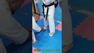 test 三戦立 Sanchin dachi concentration on sokusen toes / Uechi ryu 上 地 流 karate