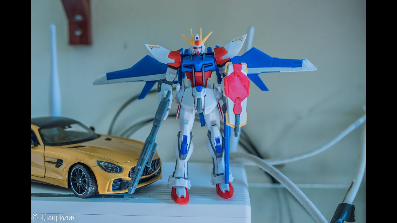 Mở hộp và lắp ráp Robot Gundam giá rẻ - YouTube