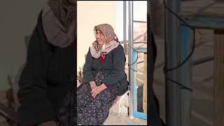 Nenemiz Güneşlenirken Sohbet Ediyoruz