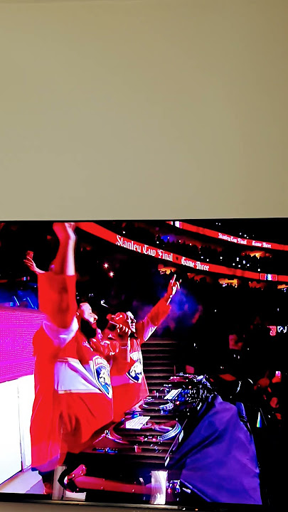 LOL who let Dj kahled in the building! #edmontonoilers #floridapanthers #djkhaled