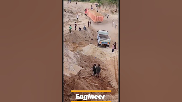 हा मोठा ट्रॅक्टर वाळूचा डोंगर जिंकतो