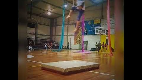 Static trapeze routine Song: While my guitar gently weeps