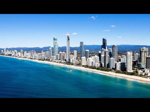 Video: Vibrant QT Gold Coast -hotelli Australiassa Surfers Paradise