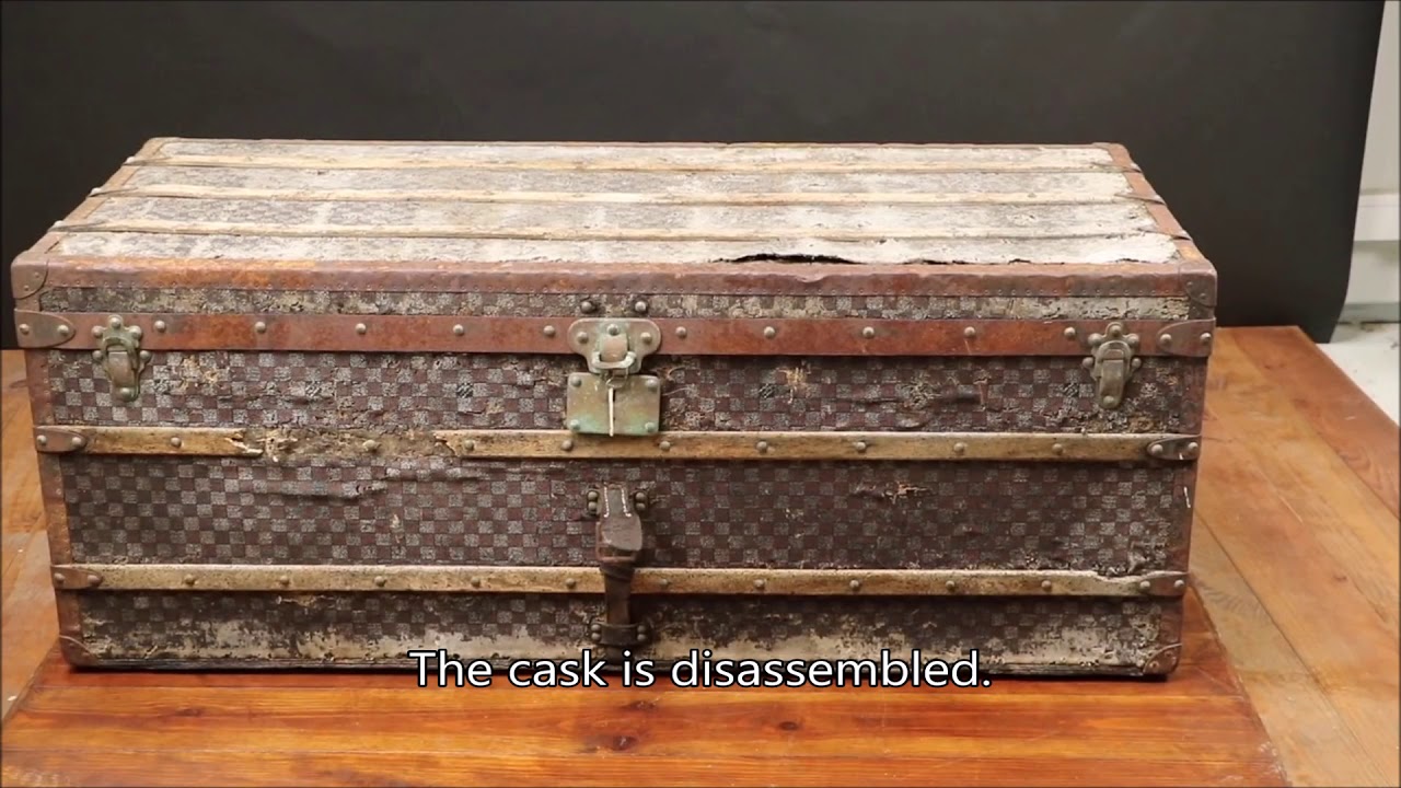 Restoration of two Louis Vuitton trunks stripping paint - Malle2luxe