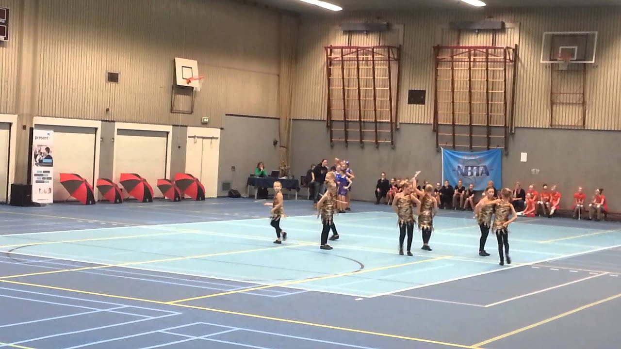 Majorette Corps Vollenhove C peloton 2013