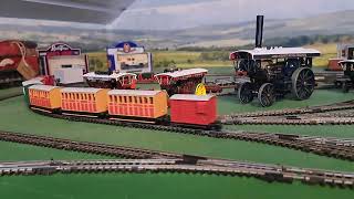 Bachmann Skarleoy Pulling green , 4 red coaches and red brakvan 