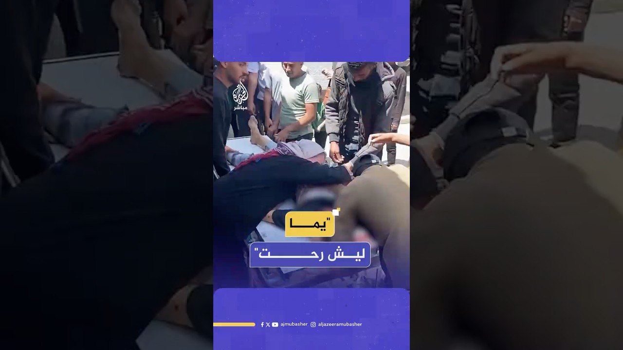 لا تصدق فقدانه.. أم تودع ابنها الشهـ ـيـد في مستشفى المعمداني بمدينة غزة