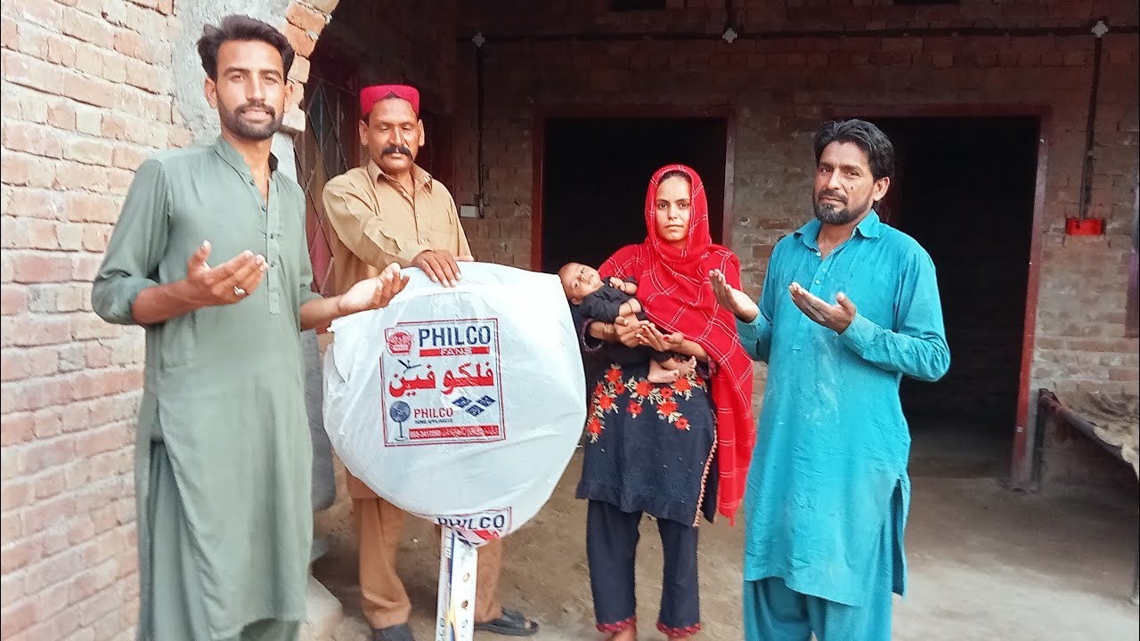 Api Razia R K Razia API k Liye UK se Aya bohat barha gift | shabir Bhai - YouTube
