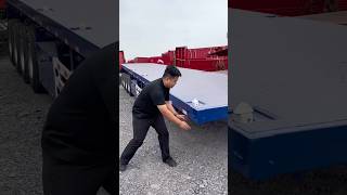 Flatbed Semi-Trailer 🚛Durable steel construction for safe transport of 1×40ft or 2×20ft containers