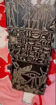 شاهد تمثال فرعوني مكتوب عليه طلاسم سحرية تعرف على تقيم الخبراء في وصف الفيديو 