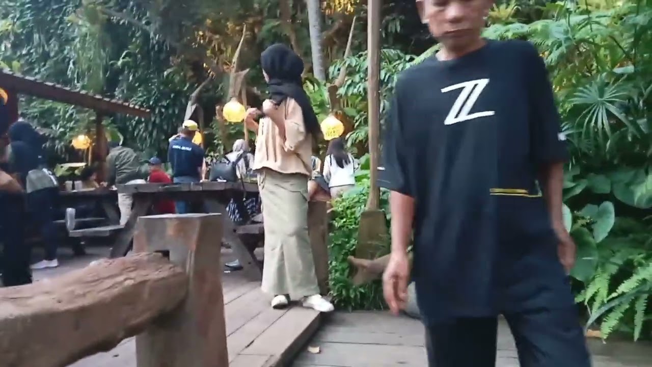 Masih di sekitar Semarang pemirsa dan mampir makan di sini....???