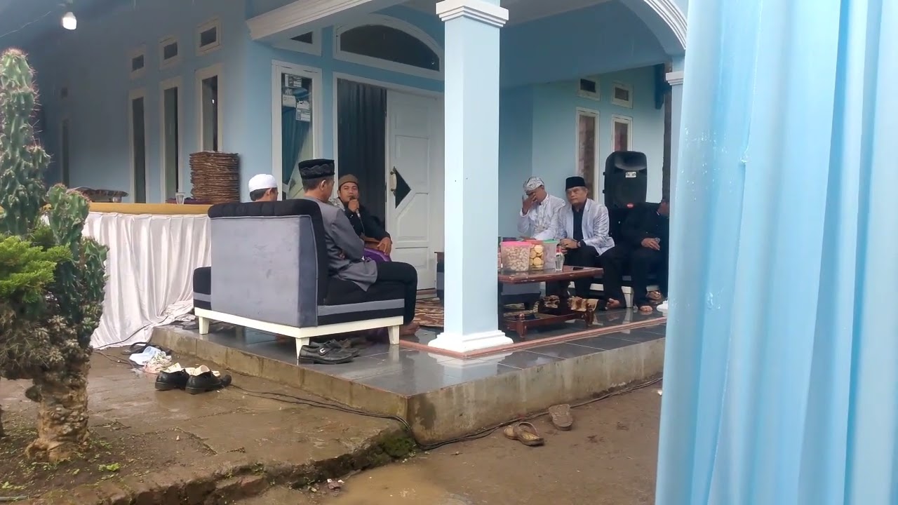 Acara serah terimah....semoga samawa...aaamiiin.