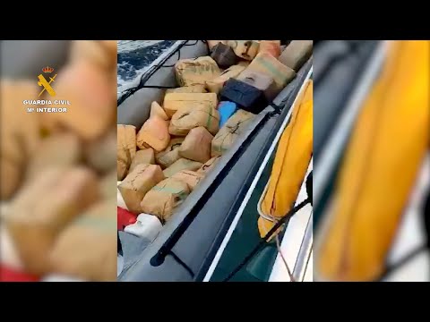 Interceptada en Cartagena una lancha neumática con 2 200 kilos de hachís