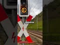 Chaos am Bahnübergang: Radfahrer legt Zugverkehr lahm!