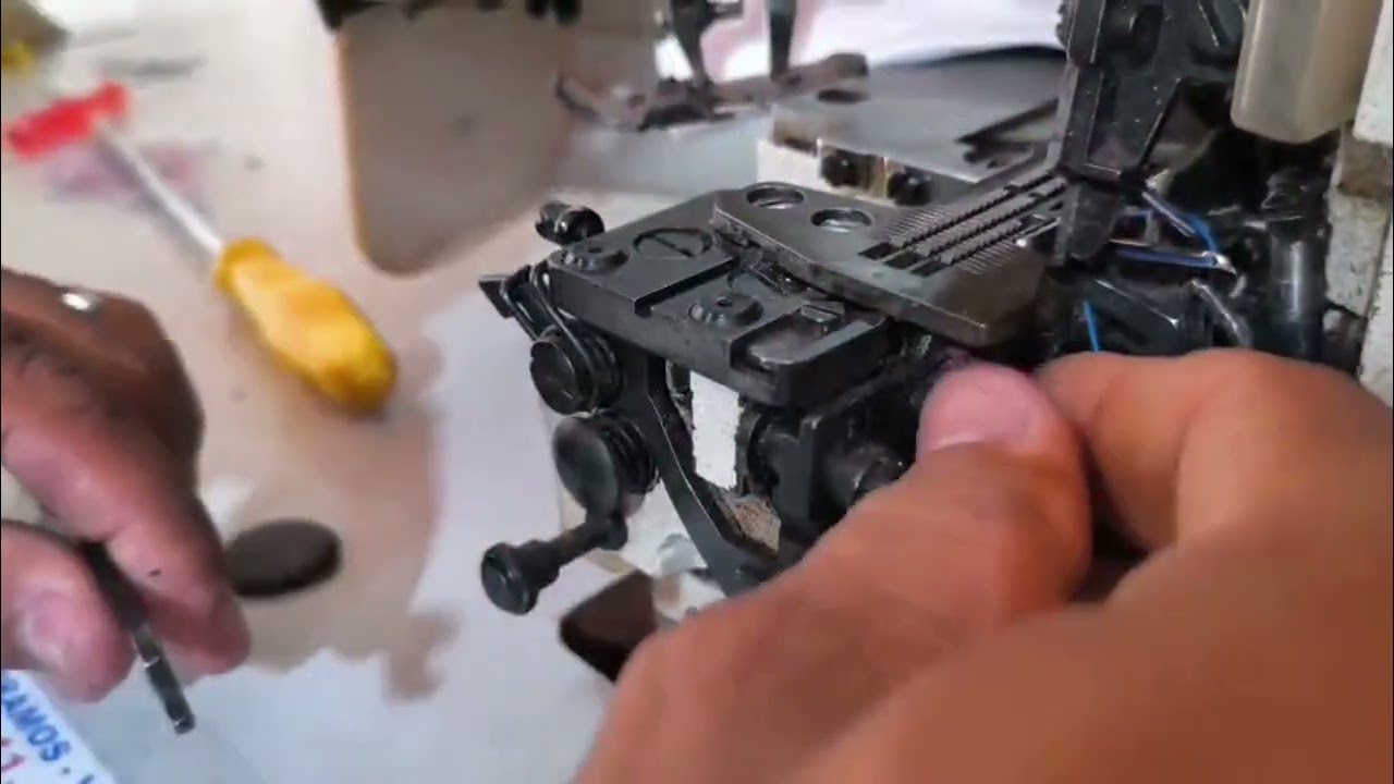 Como Trocar Navalhas da Overloque 