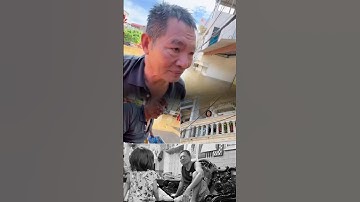 Xúc động! Người cha bơi 4 tiếng giữa dòng nước lũ ở Thái Nguyên tiếp tế đồ ăn cho con gái