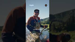 Job de rêve ? Il est guide de pêche au milieu des Grizzlis ! #Thalassa #Alaska