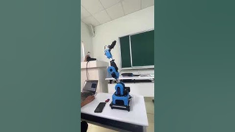 Sinh viên Cơ điện tử - Đại học Giao thông vận tải thử nghiệm cobot Ned của Niryo