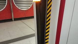 港鐵港島線列車A111/A166關門(D778)