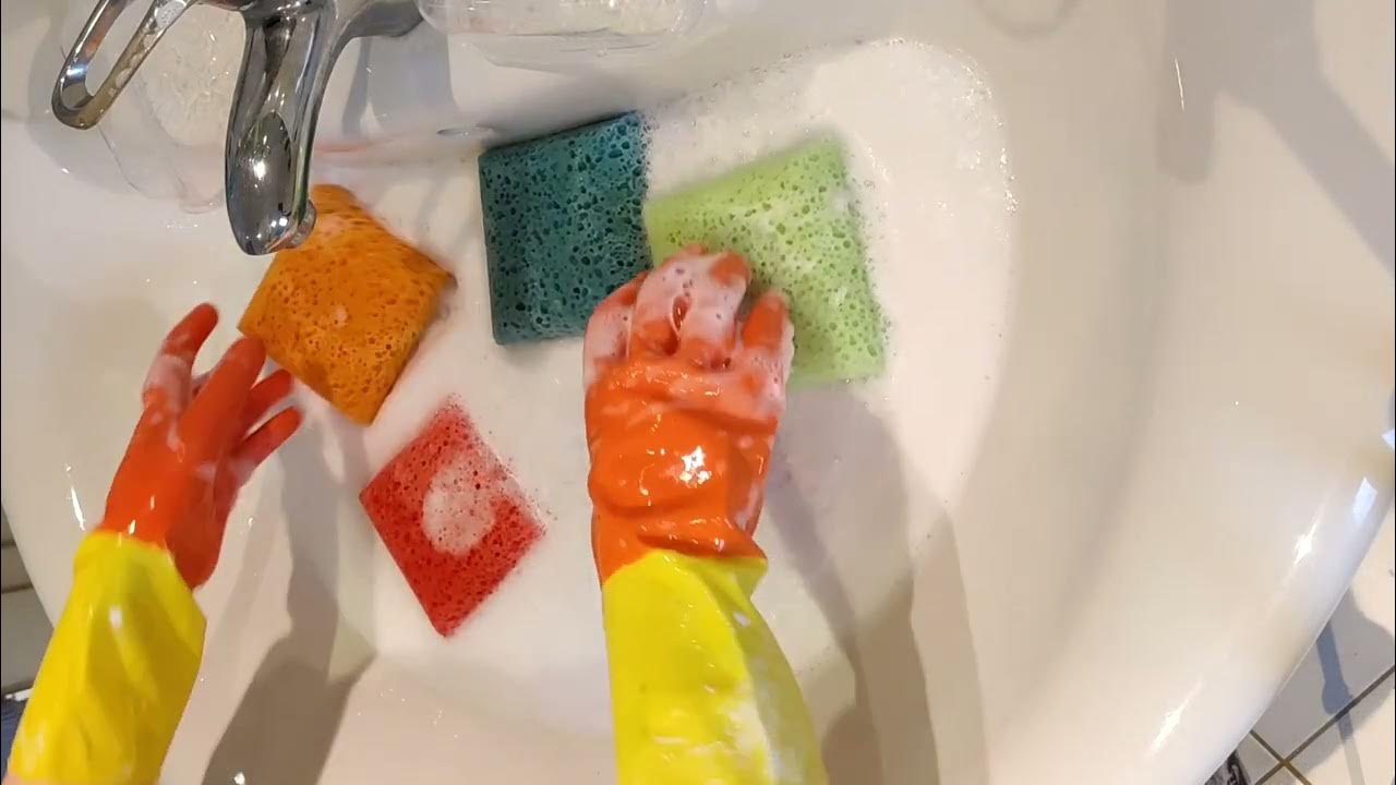 ASMR Sponge Squeeze Rinsing the colored sponges a christmas story