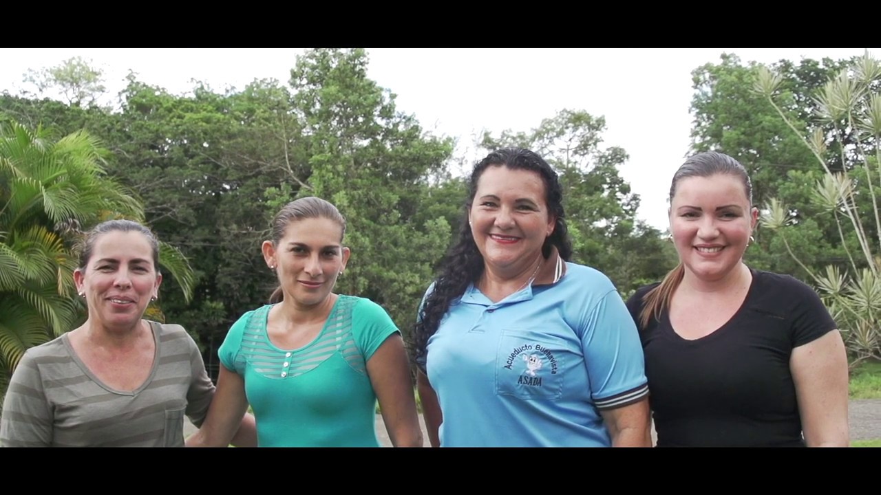 Participación de las mujeres en la gestión comunitaria del agua - YouTube