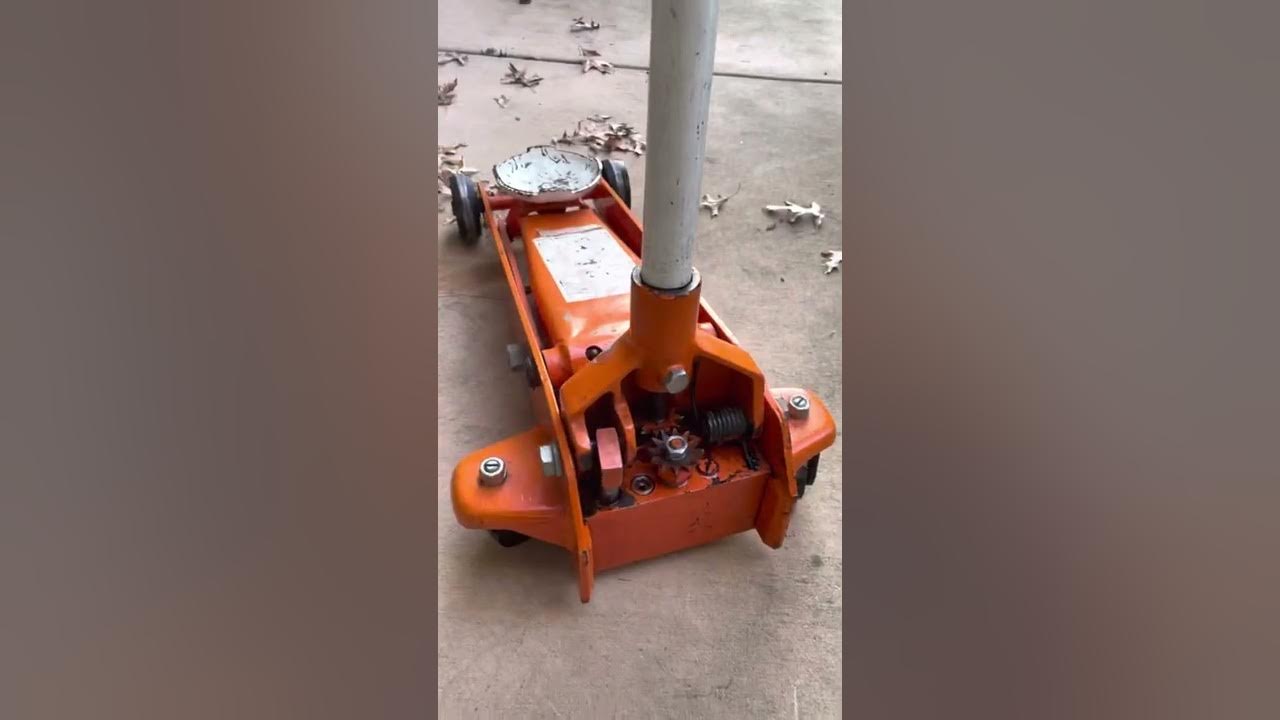 Floor jack won’t come down or handle not tightening - YouTube