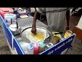 Тайские блины из банановой муки с бананами и сгущённым молоком. Уличная еда. Бангкок. Таиланд.