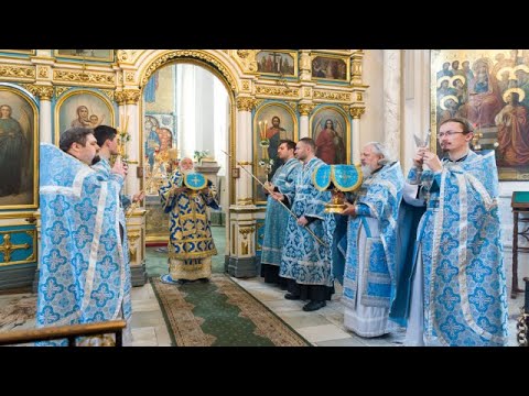 Божественная литургия в праздник Казанской иконы Божией Матери .