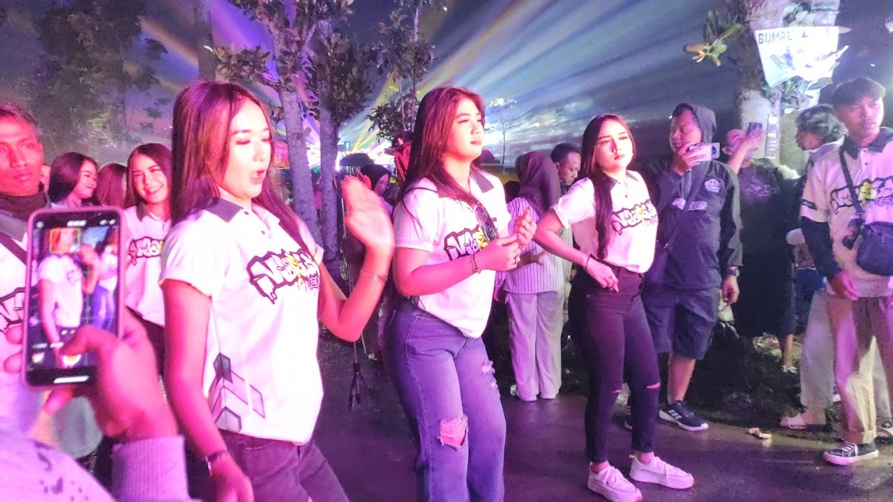 NADIA FIRZANA & DANCER