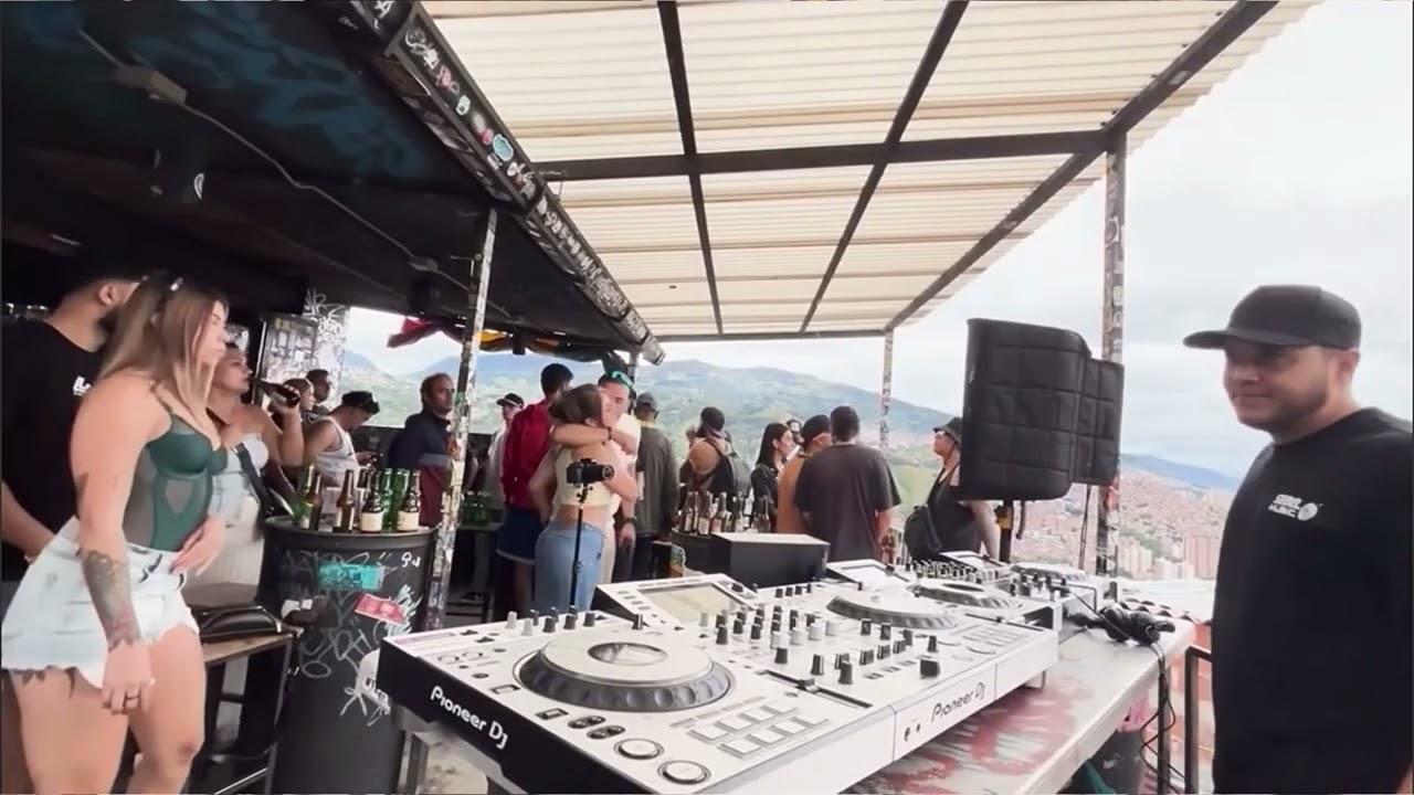 Sebastian Quiroz Supporting : Vaicentt - Goes Down (LeoK Remix)