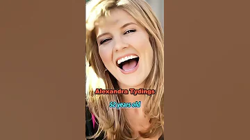 Here S How The Actors Of Xena Warrior Princess Look Today Movie Usa Funny 