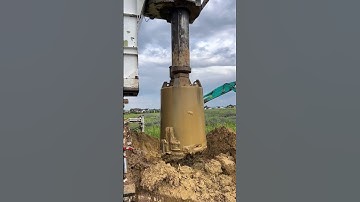 Rotary drilling equipment good tools and machinery make work easy #mahindra #borewell #well