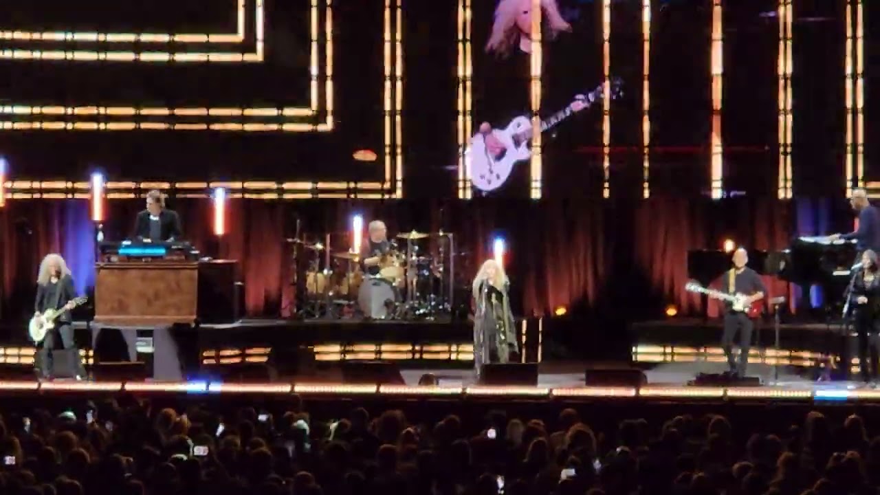 Stevie Nicks Stand Back live in Detroit. 11/07/2023