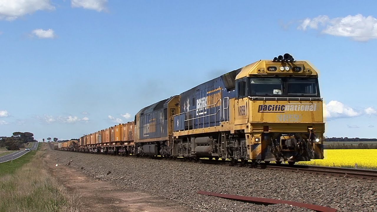 electromotive tec3r Long Trains on the Western Plains: Australian Trains