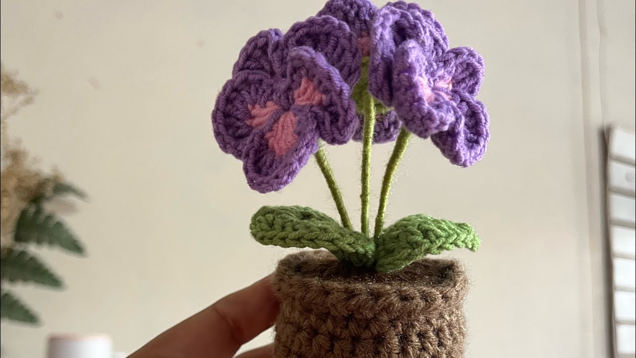 💸Vamos a Tejer y Emprender 💸 Mini plantita de flor de pensamiento. 