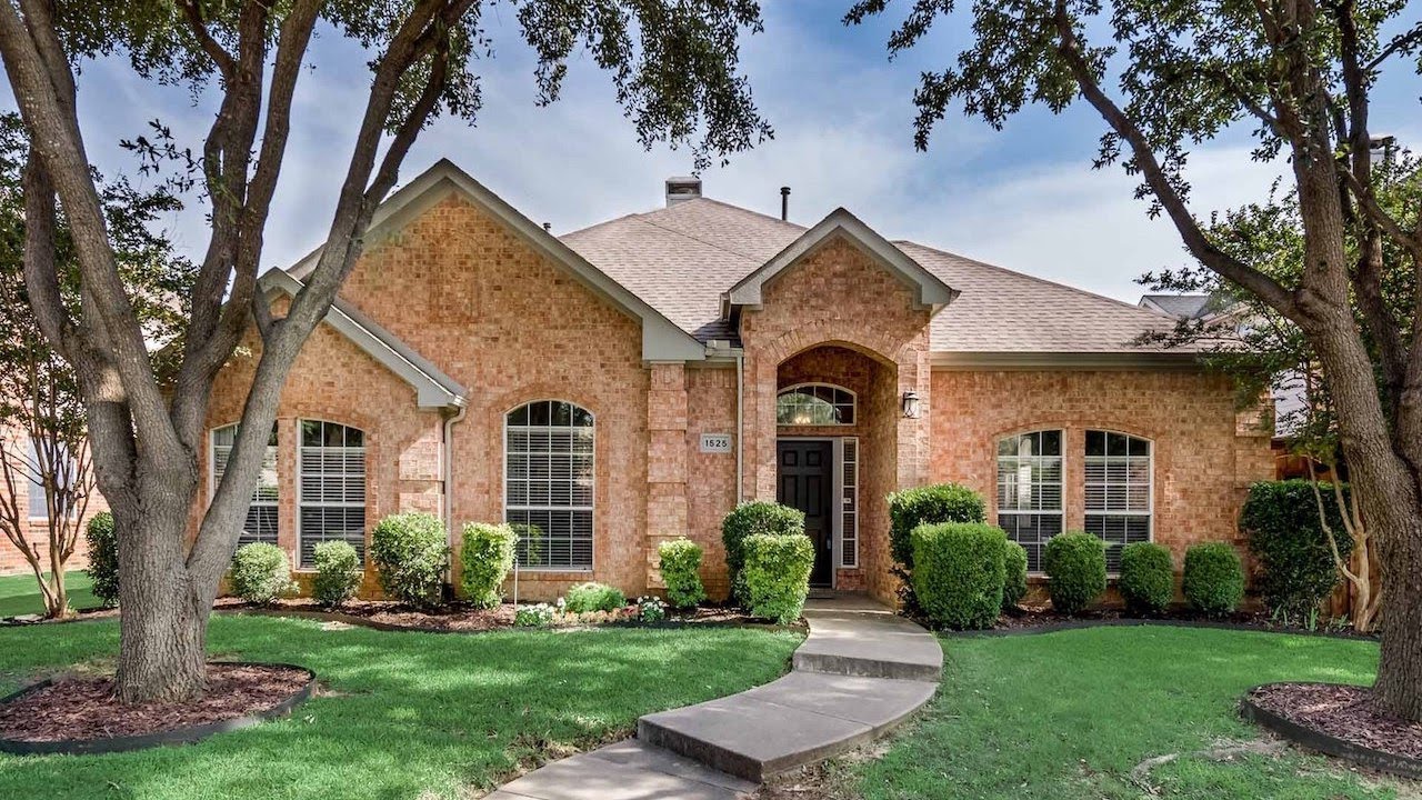 Carrollton Home For Sale | 1525 Eaglepoint Drive
