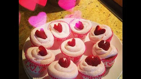 Easy Valentine's Day Treat: Angel Food Cupcakes!