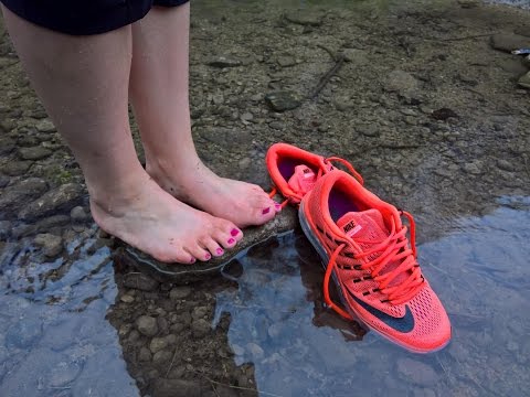 Her Nike Airmax 2016 running in river