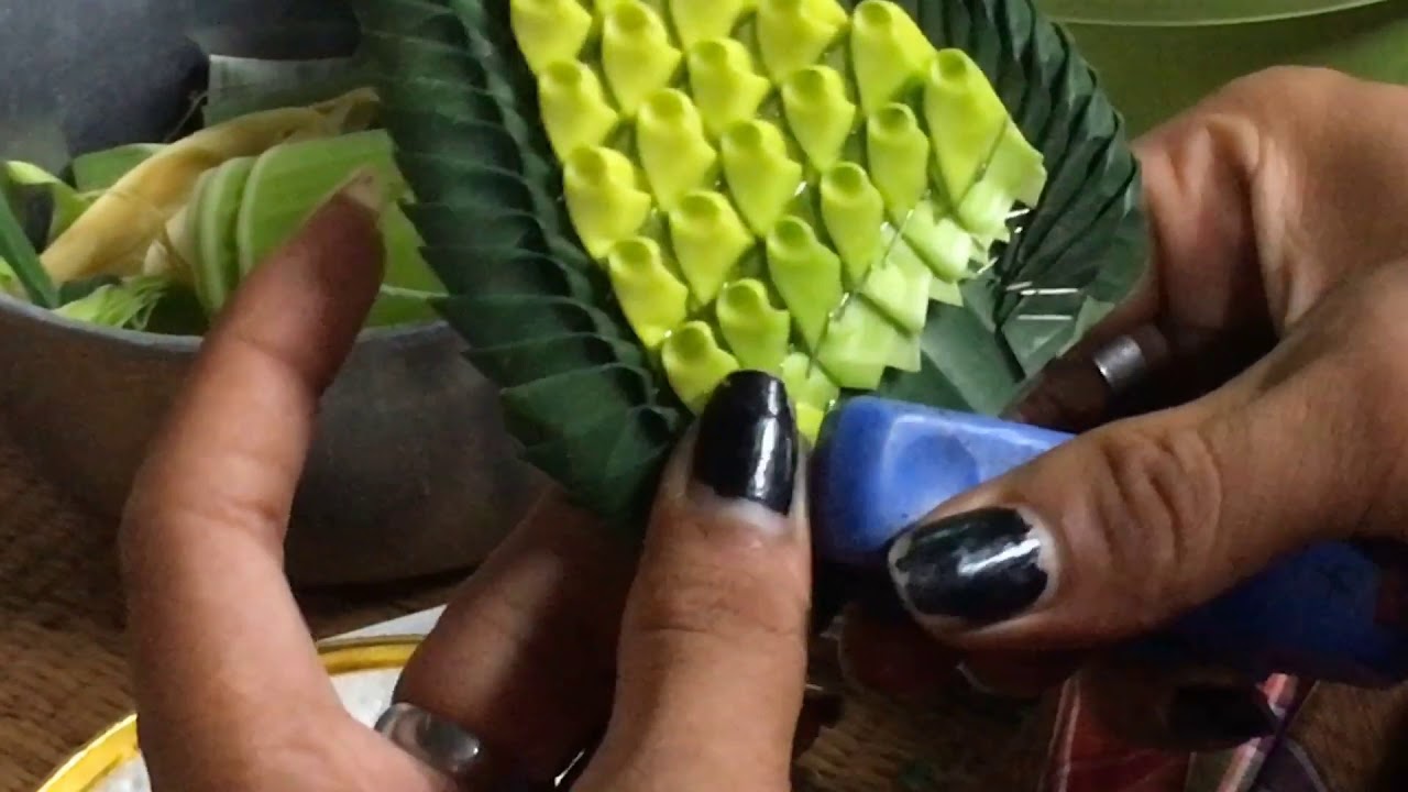 บายศรี ประดับแมงดาประยุกต์ด้วยตองอ่อน