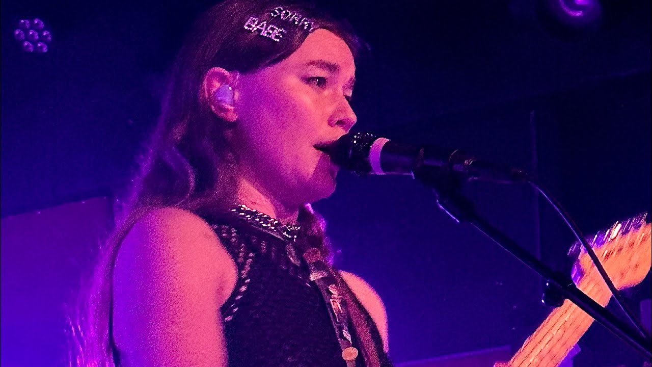 Wet Leg Chaise Longue live VeraGroningen 05112022 YouTube